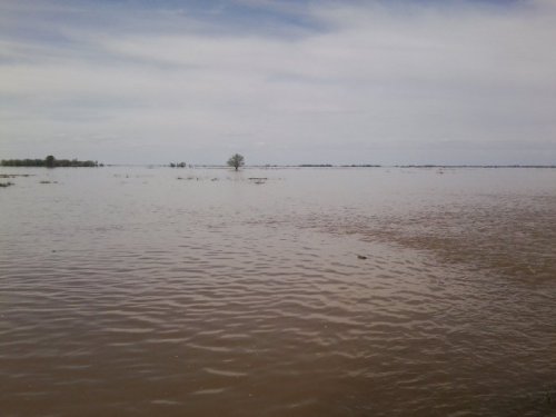раскинулось море...