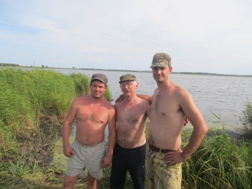 Не пойму? Приехали на охоту или на пляж загорать?!