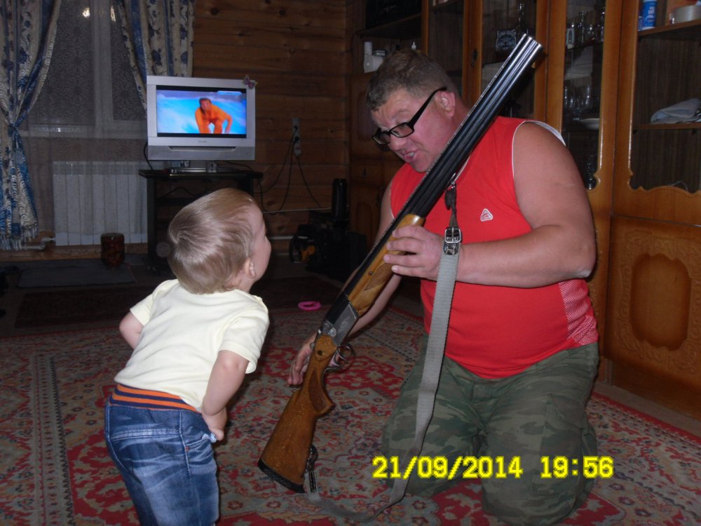 Дед, дай подержать.