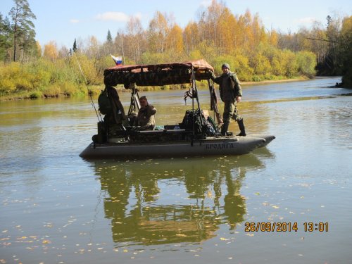 Плот на воде