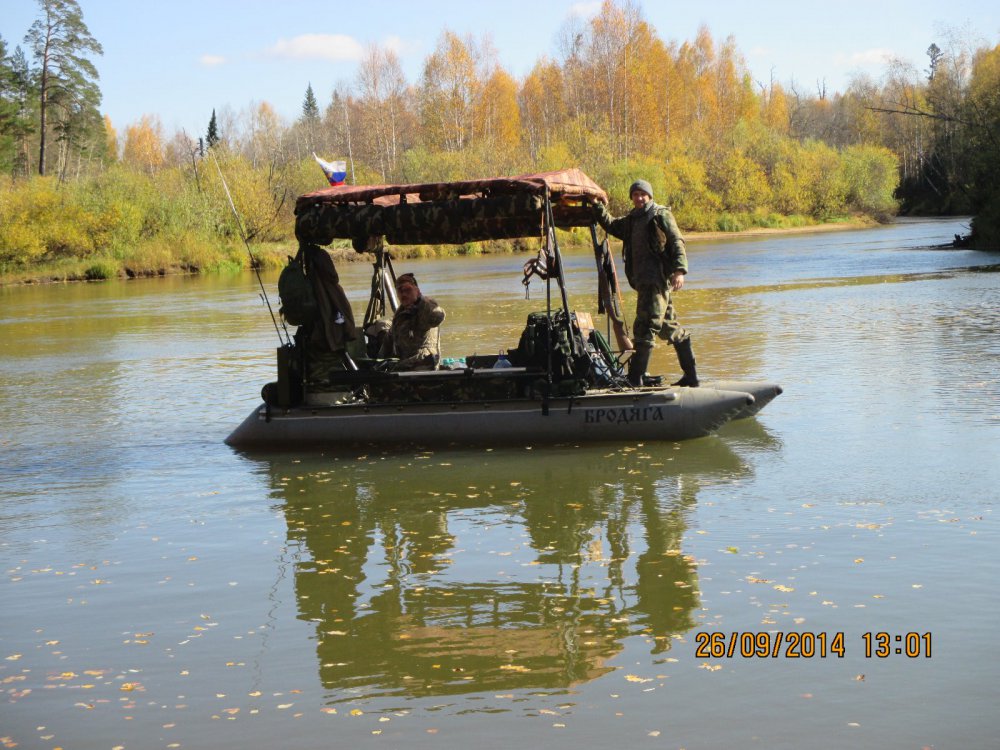 Плот на воде