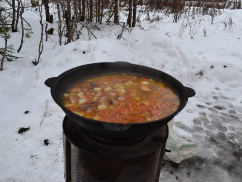 Обед готов для хорошей компании.