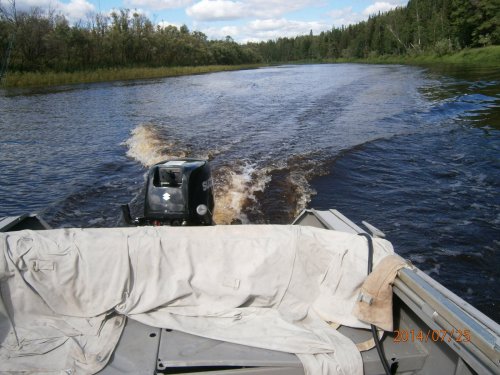 по реке