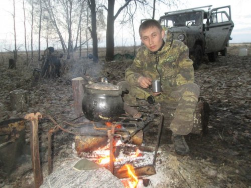 у костра