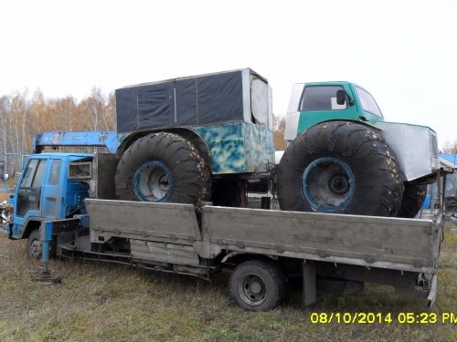 Исузик помогает
