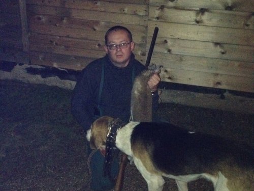 не позирует пёс - но это "его добыча"