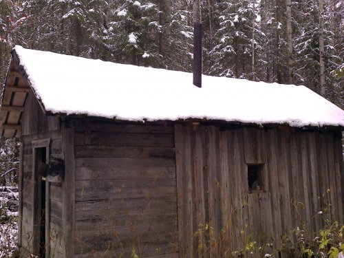 Избушка, первый снег