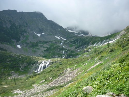 Водопад в горах