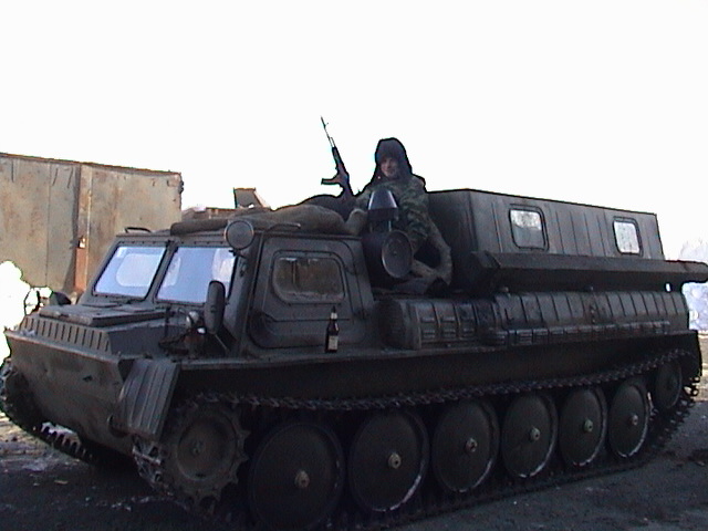 на броне