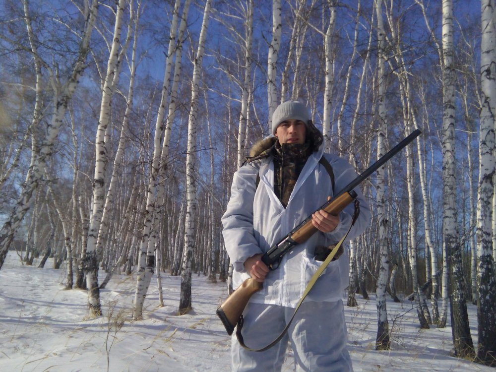 телефон установил на березу, и сфотографировался))))