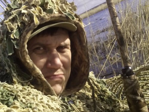 Спрятался )))