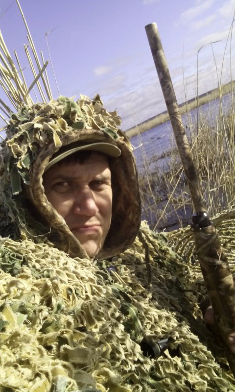 Спрятался )))
