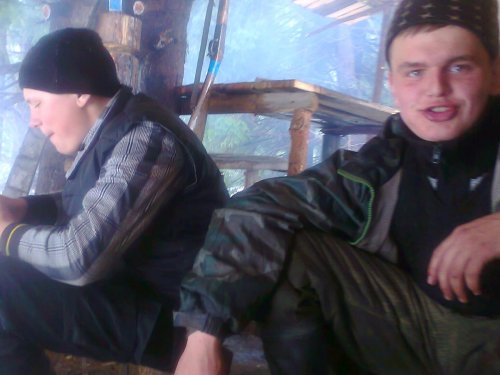друзья охотники в колибе Балагане