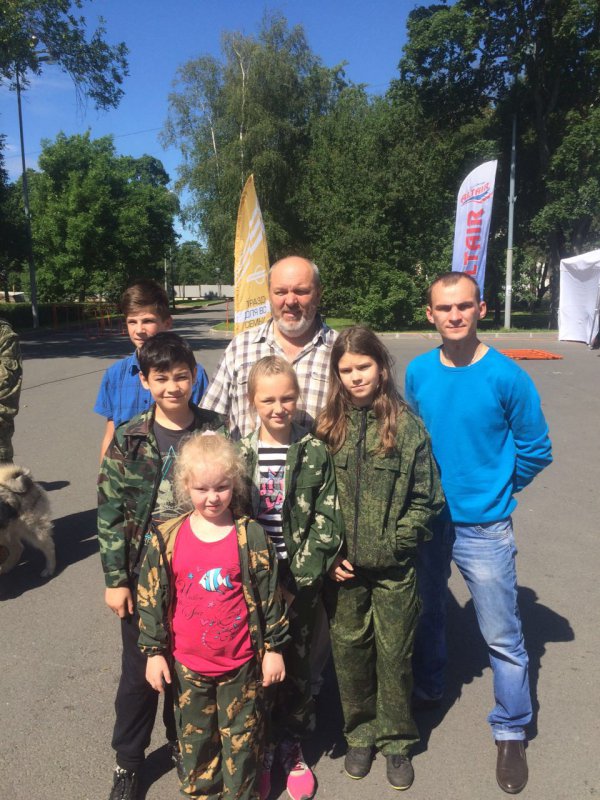 Рысь и всем известный ведущий канала Охртник и рыболов с детьми .