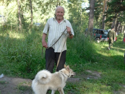Товарищ с своим питомцем.