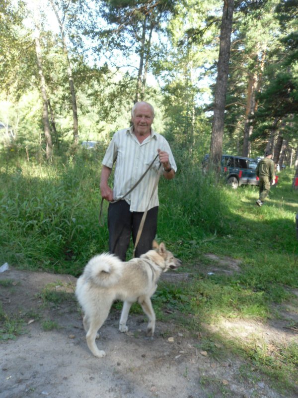 Товарищ с своим питомцем.