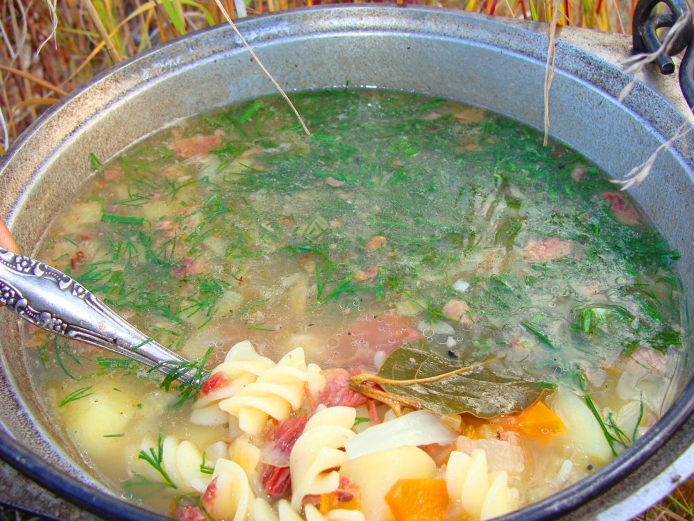 Все мы конечно охотники и всё-такое, а тушёночка с макаронами в рюкзаке то лежат..!