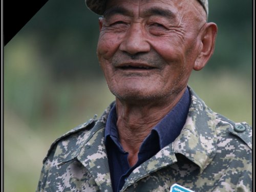 Люди не могут вечно быть живыми, Но тот благословен, чье будут помнить имя.