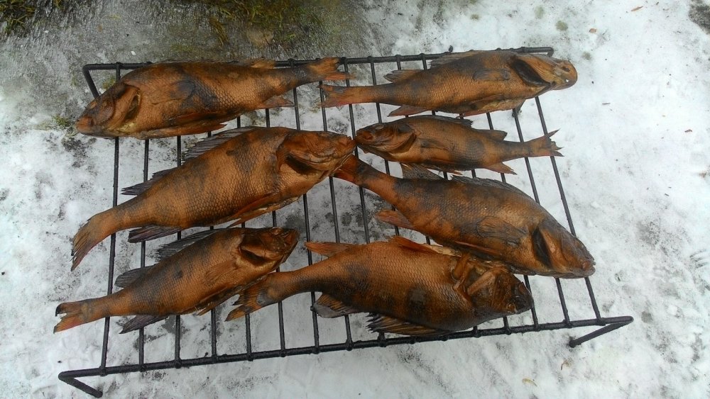 Ой и вкусный  копченый окунек!