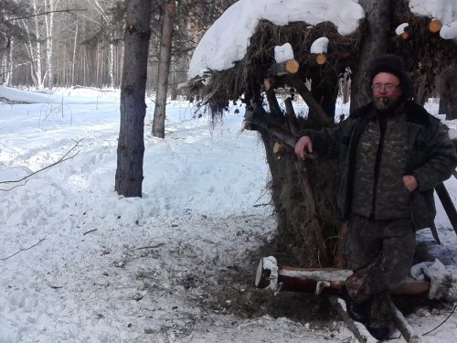 на кормушке