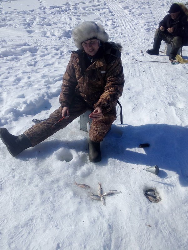 Одна мелочь клевала.