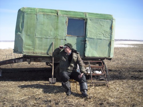 Еще в полях белеет снег,а мы уже на месте.