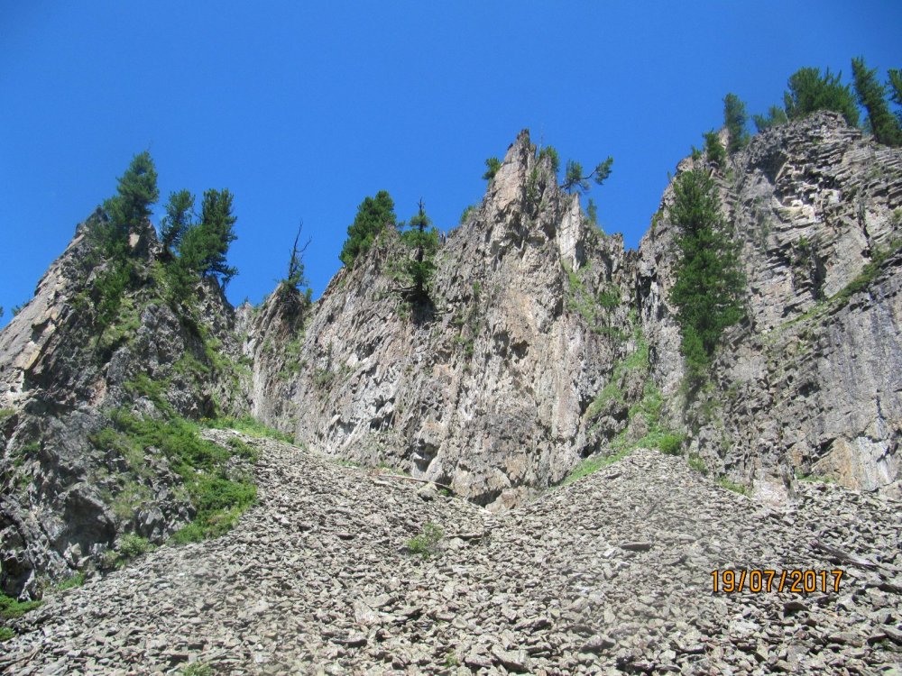 Скалы.