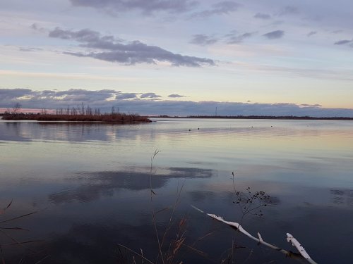 Тишина в небе и на воде