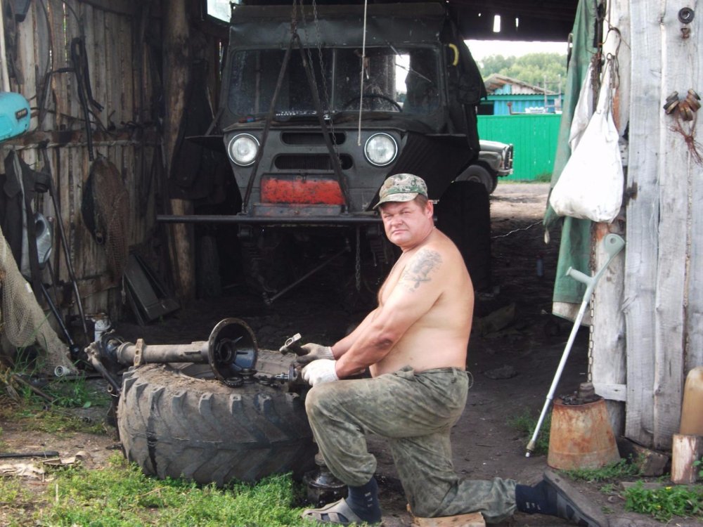 Танчик захромал.