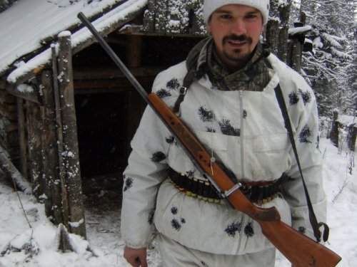 У избушки.