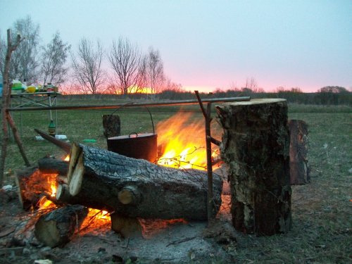 утречко )как же это кайф проснуться разжечь костер скипетить котелок с чаем) жду не дождусь)
