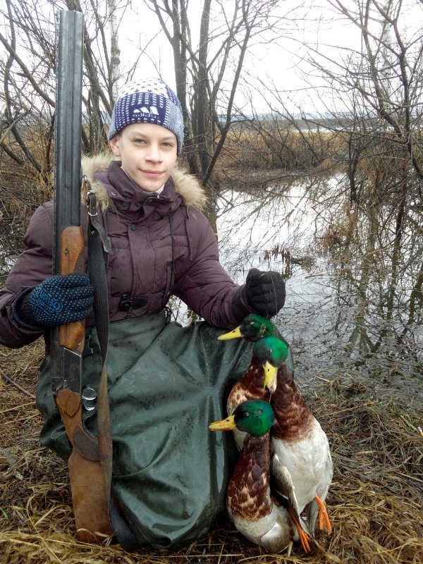Под дождём, но добыли.