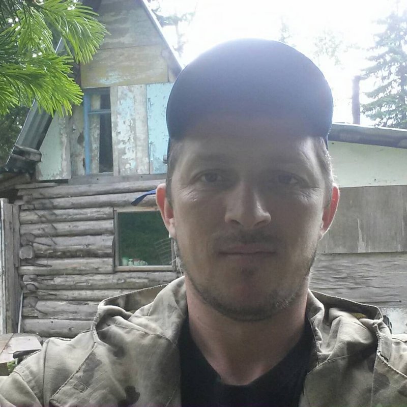 на избушке.