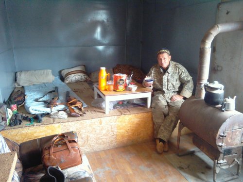 В "апартаментах"))))
