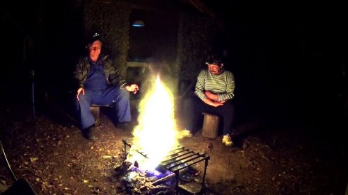 ЖИЗНЬ В ЛЕСУ / ХАРИУС НА УГЛЯХ / БЫТ В ТАЕЖНОЙ ИЗБЕ / Часть 2 / Наедине с тайгой