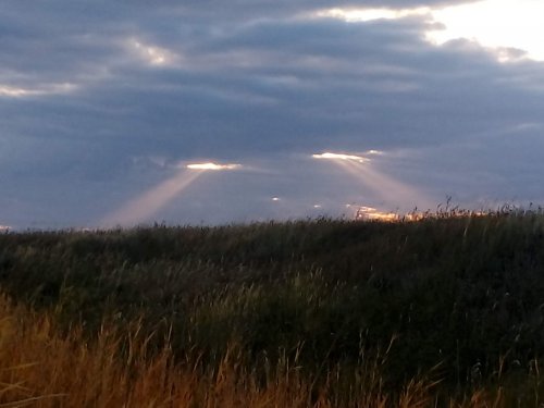 Он всё видит.