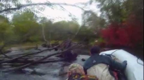 Драйв под водометом в дебрях горной реки