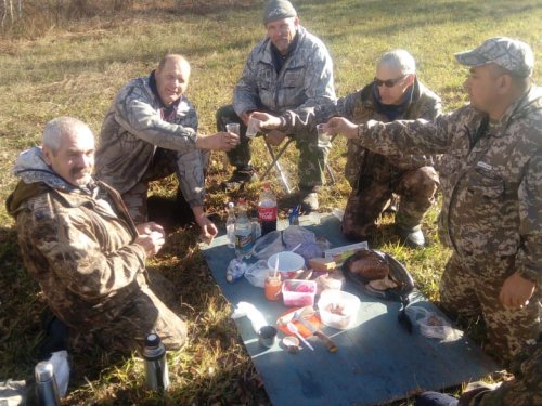 За день рождения друга и с праздником автомобилистов.