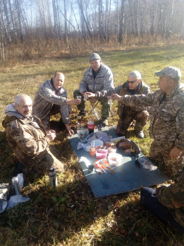 За день рождения друга и с праздником автомобилистов.