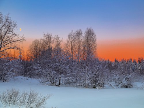 заря догорала