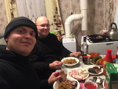 С братом! Обсуждаем итоги охоты ))