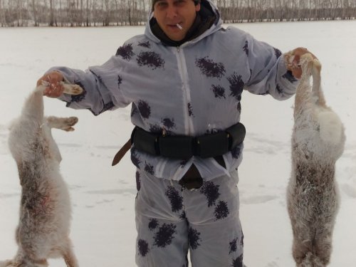 С полем.