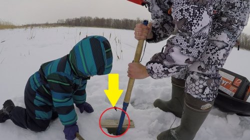 Вот это щука! Два крокодила с одной лунки