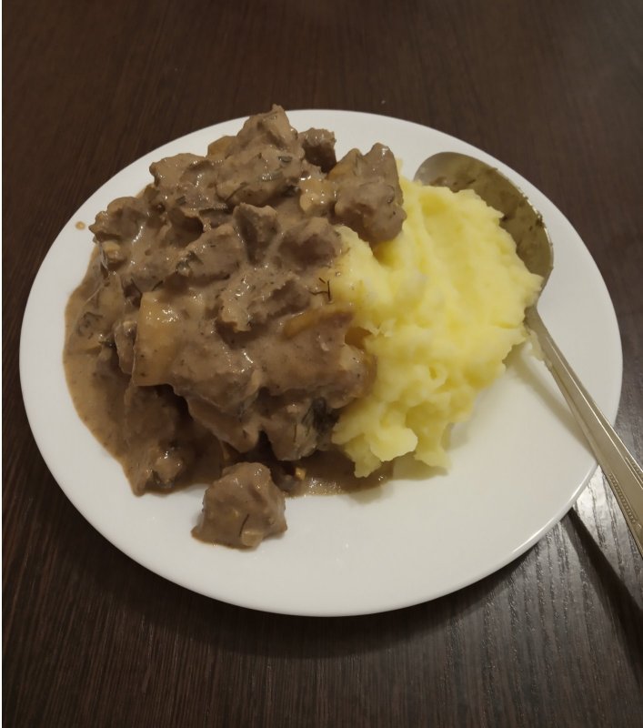 Кряк тушеный со сметаной и белыми грибами.