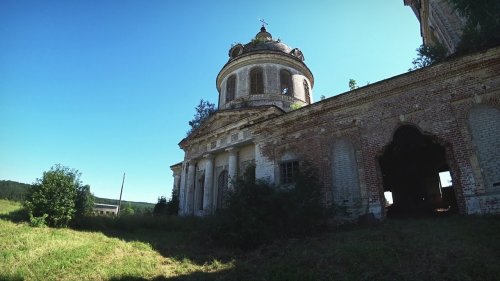 Заброшенная церковь села Суводь. Престолы Рождества Иоанна Предтечи.