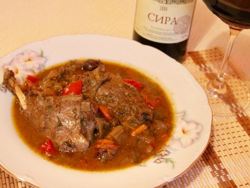 Сурок, тушенный с овощами