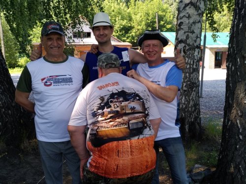 Интересно,чей это зад?)))