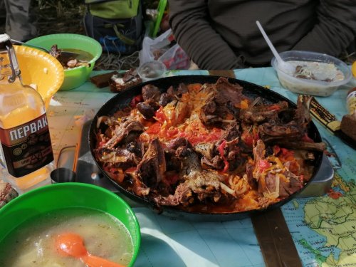 Тушёные утки с овощами.