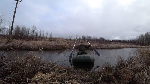 Закрытие по утке. Пробираюсь в сквозь лед на лодке. Трофей взят.