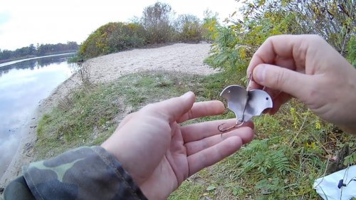 Подводная съемка. Игра блесны летучая мышь и самодельного воблера